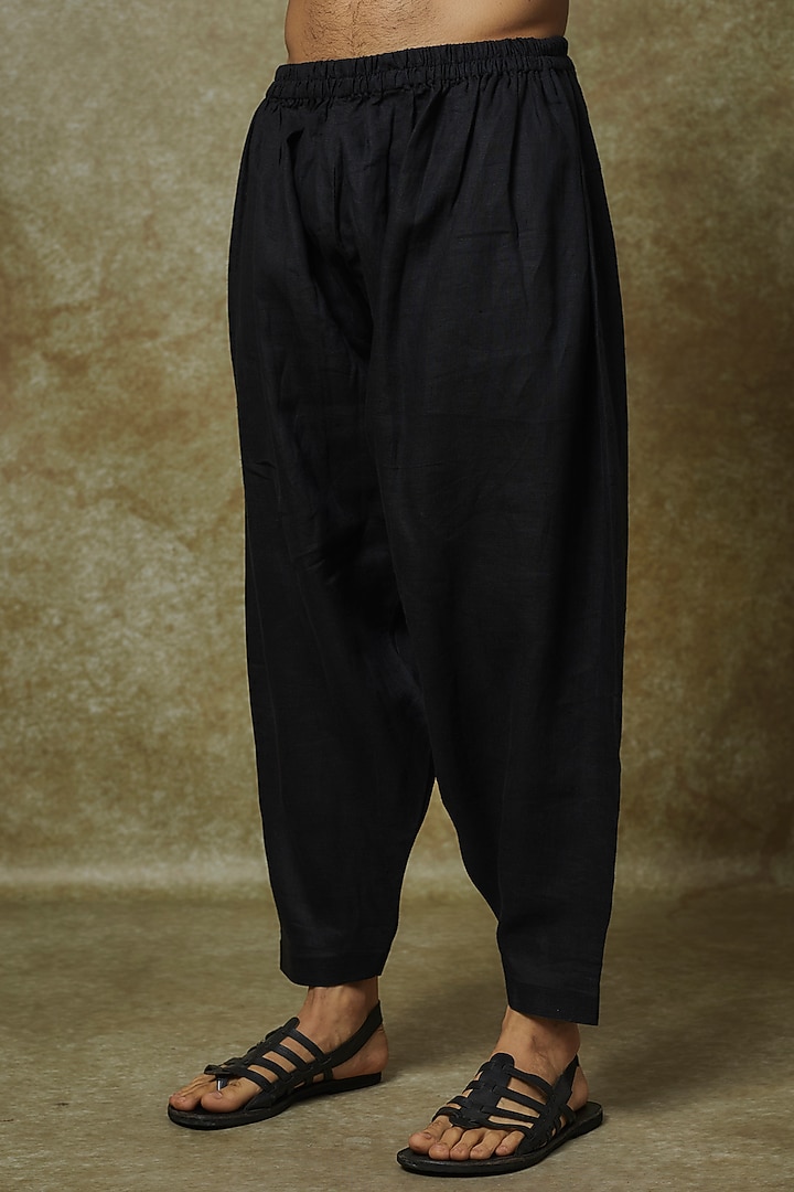 Black Linen Machine Embroidered Kurta Set by Pasqo Label at Pernia's Pop Up Shop