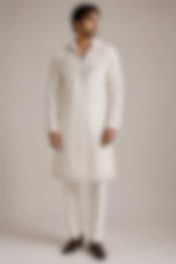White Crepe Embroidered Kurta Set by Pasqo Label at Pernia's Pop Up Shop