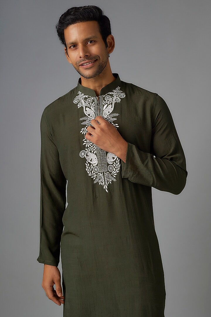 Mehendi Green Soft Crepe Linen Silk Thread Embroidered Kurta Set by Pasqo Label at Pernia's Pop Up Shop