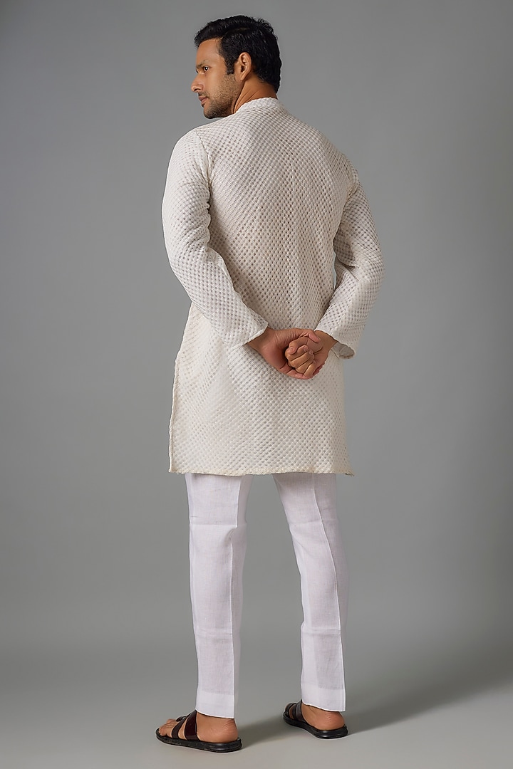 White Cotton Silk Thread Embroidered Kurta Set by Pasqo Label at Pernia's Pop Up Shop
