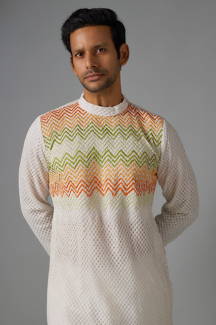 White Cotton Silk Thread Embroidered Kurta Set by Pasqo Label at Pernia's Pop Up Shop