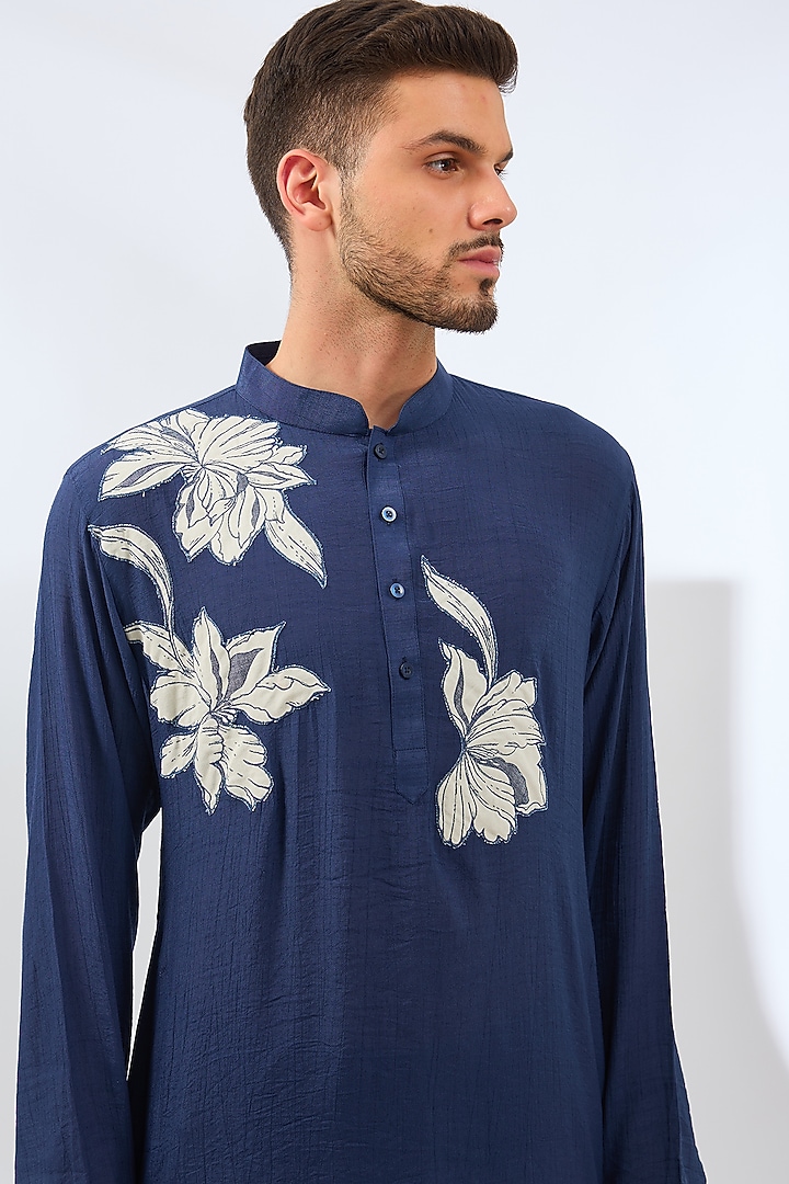 Blue Crepe Machine Embroidered Kurta Set by Pasqo Label at Pernia's Pop Up Shop