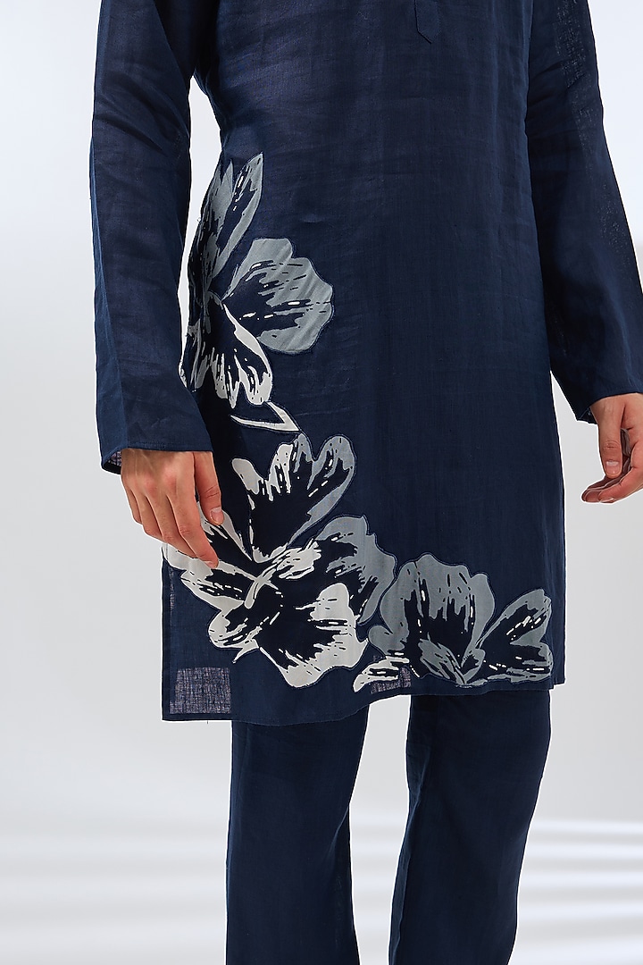 Blue Linen Machine Embroidered Kurta Set by Pasqo Label at Pernia's Pop Up Shop