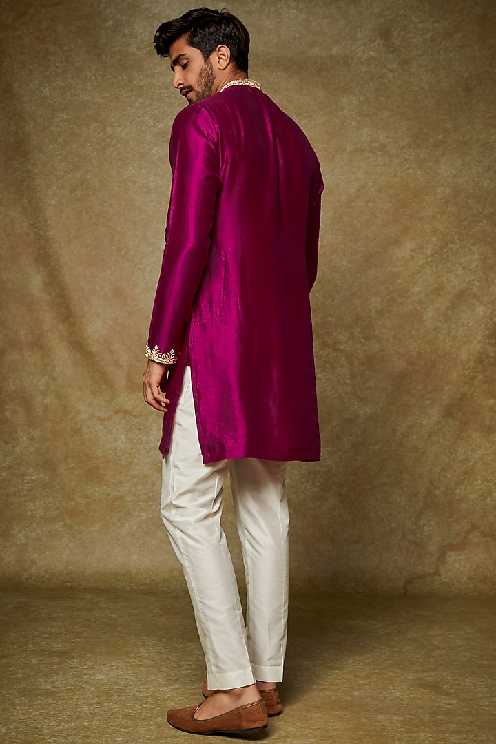 Magenta Chanderi Embroidered Kurta Set by PARA at Pernia's Pop Up Shop