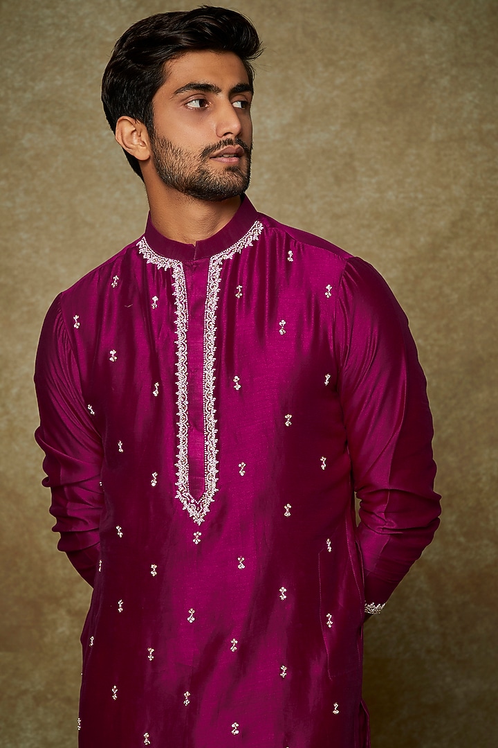Magenta Chanderi Pearl Embroidered Kurta Set by PARA at Pernia's Pop Up Shop