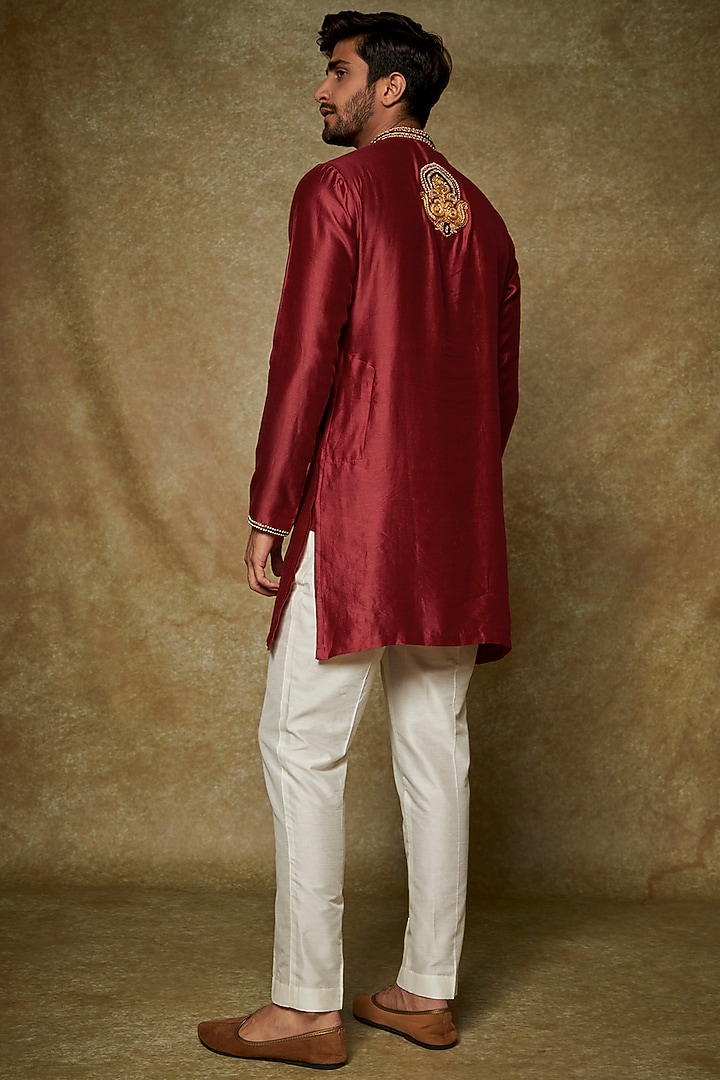 Red Chanderi Embroidered Kurta Set by PARA at Pernia's Pop Up Shop