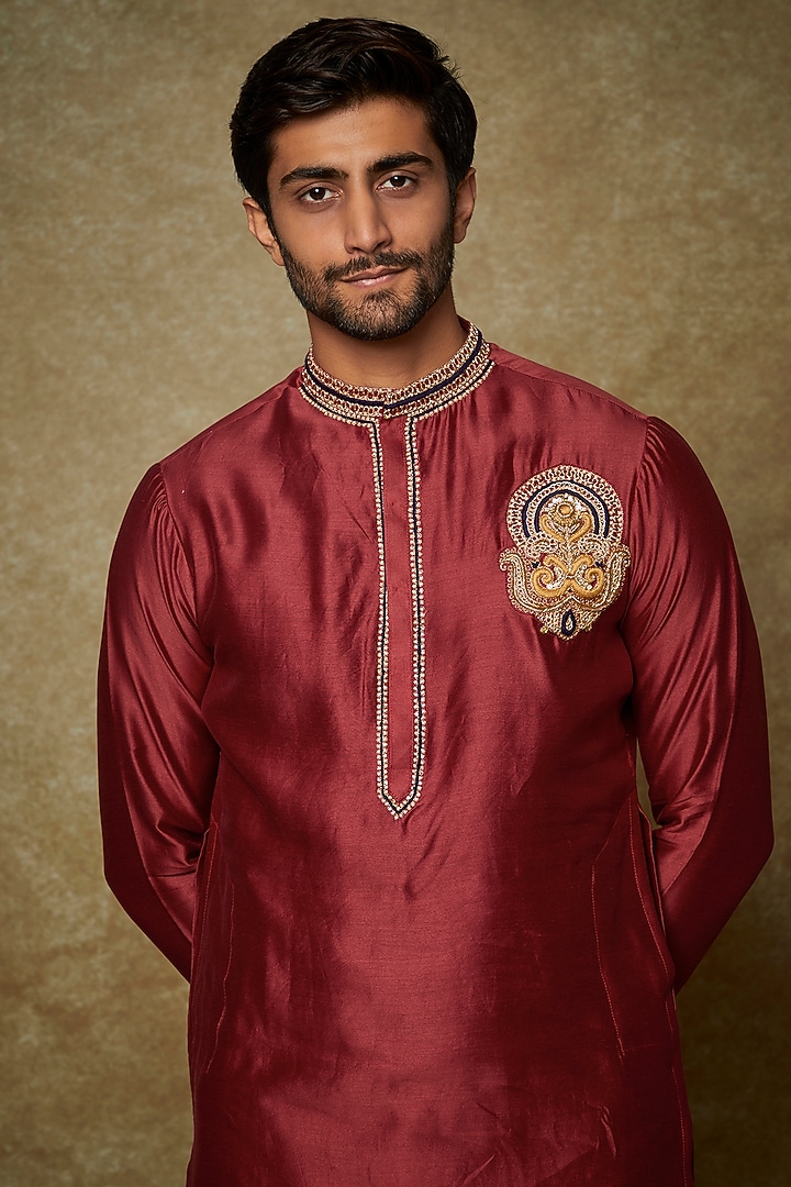 Red Chanderi Embroidered Kurta Set by PARA at Pernia's Pop Up Shop