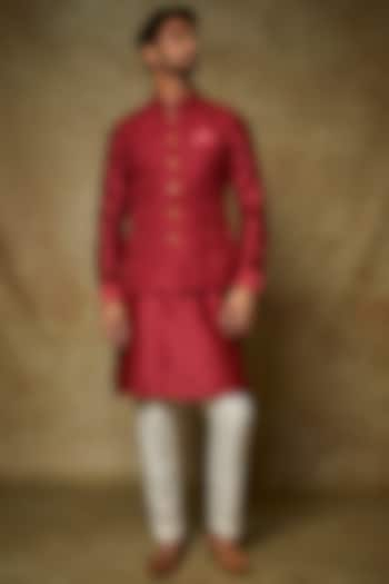 Red Chanderi Embroidered Kurta Set With Bundi Jacket by PARA