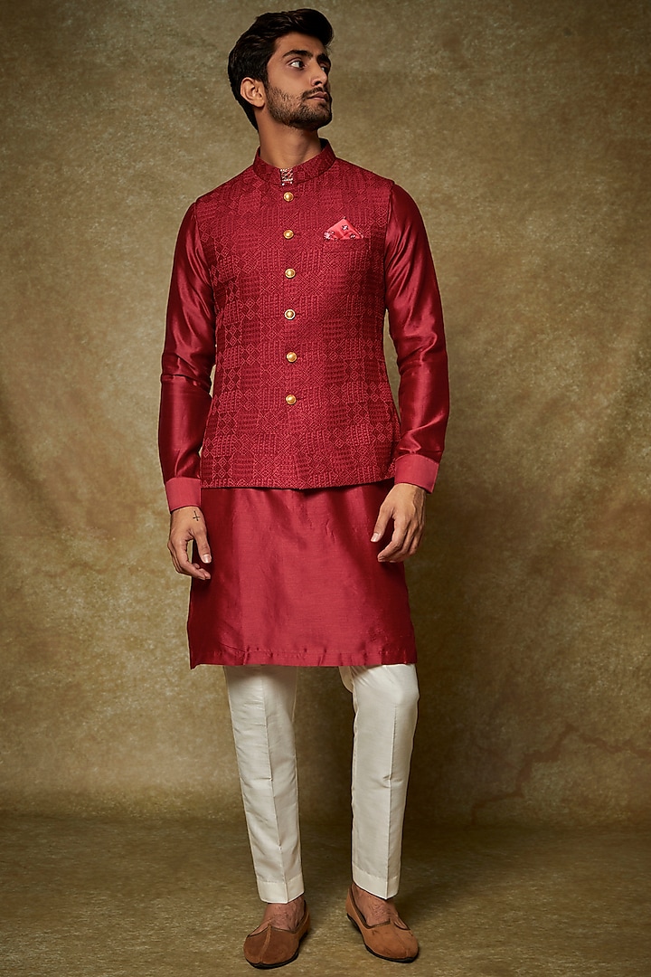 Red Chanderi Embroidered Kurta Set With Bundi Jacket by PARA