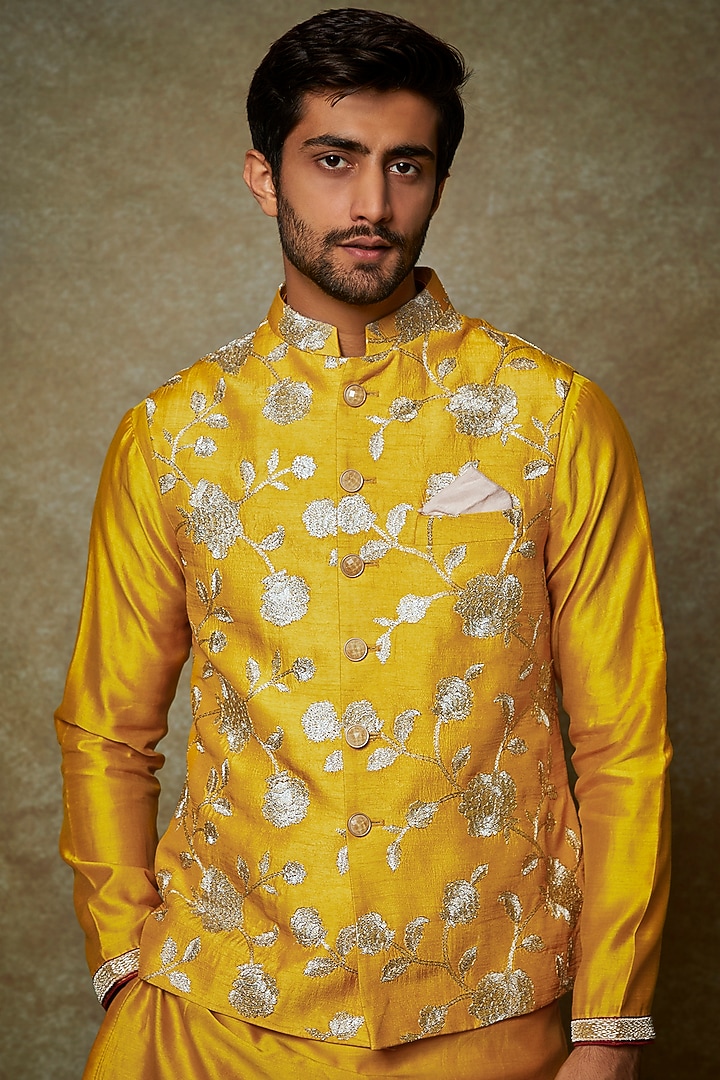 Yellow Dola Silk Embroidered Bundi Jacket Set by PARA at Pernia's Pop Up Shop