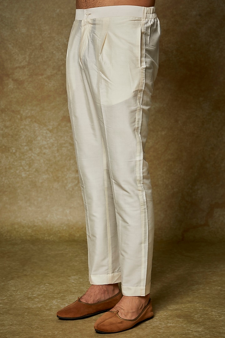 Purple Chanderi Embroidered Kurta Set by PARA at Pernia's Pop Up Shop