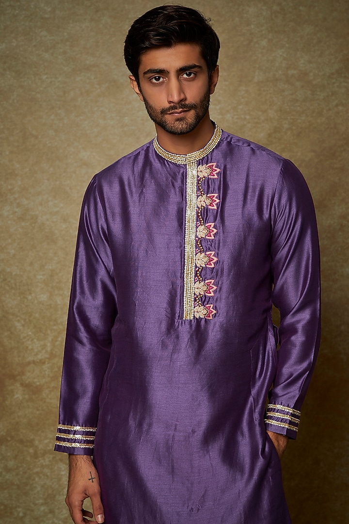 Purple Chanderi Embroidered Kurta Set by PARA at Pernia's Pop Up Shop