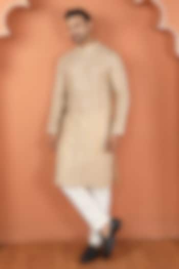 Beige Chanderi Thread Embroidered Kurta Set by PARA at Pernia's Pop Up Shop