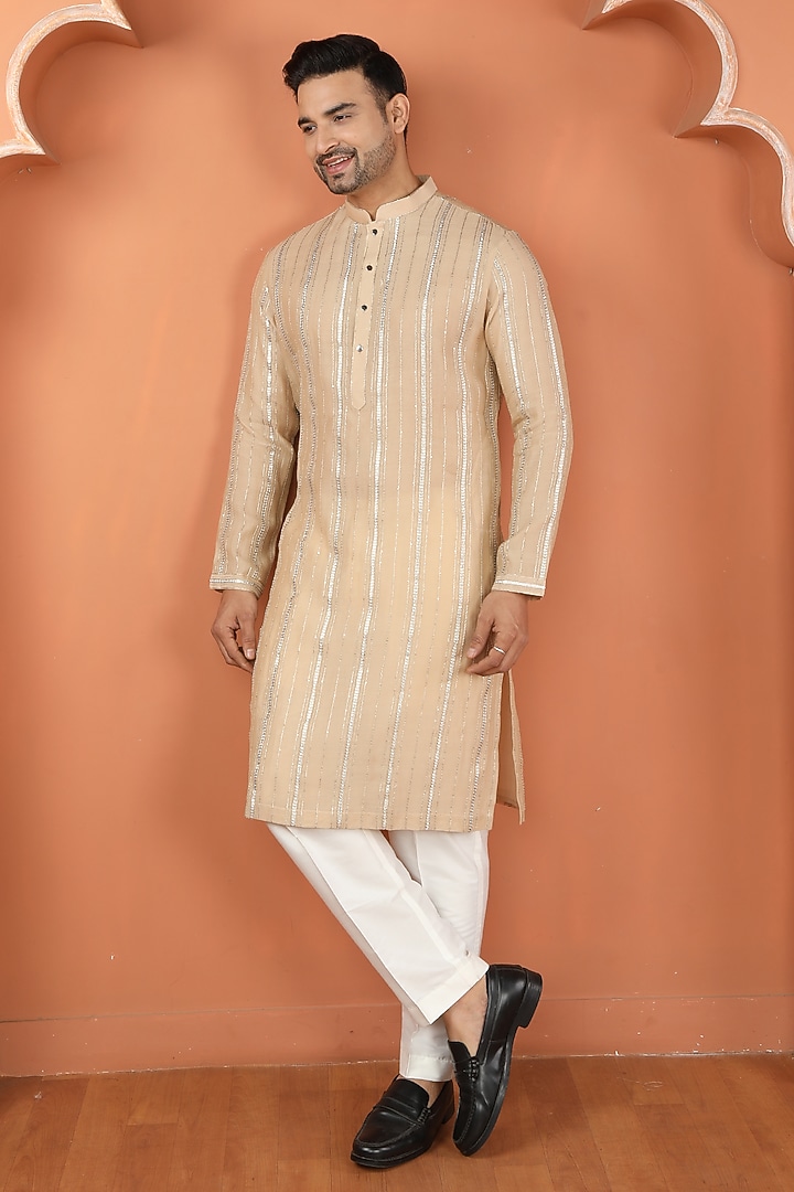 Beige Chanderi Thread Embroidered Kurta Set by PARA at Pernia's Pop Up Shop