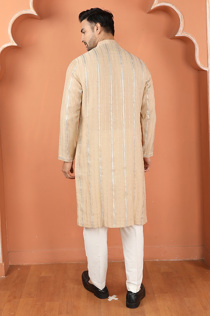 Beige Chanderi Thread Embroidered Kurta Set by PARA at Pernia's Pop Up Shop