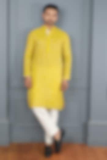 Yellow Chanderi & Cotton Silk Kurta Set by PARA at Pernia's Pop Up Shop