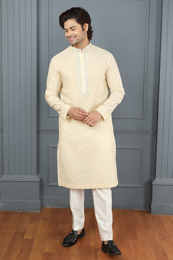 Beige Chanderi Thread Embroidered Kurta Set by PARA at Pernia's Pop Up Shop