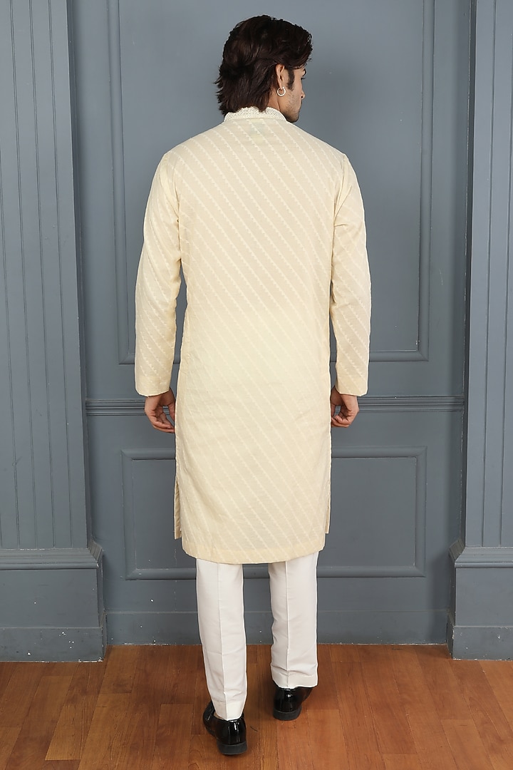 Beige Chanderi Thread Embroidered Kurta Set by PARA at Pernia's Pop Up Shop