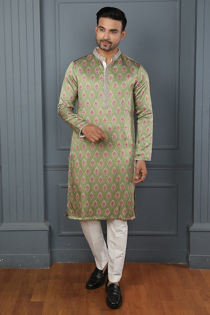 Green Satin Linen Printed & Resham Embroidered Kurta Set by PARA at Pernia's Pop Up Shop