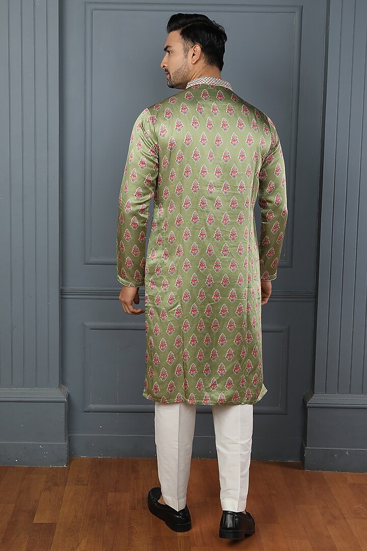 Green Satin Linen Printed & Resham Embroidered Kurta Set by PARA at Pernia's Pop Up Shop