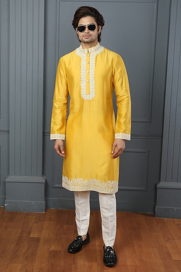 Yellow Chanderi Kasab Work Kurta Set by PARA at Pernia's Pop Up Shop