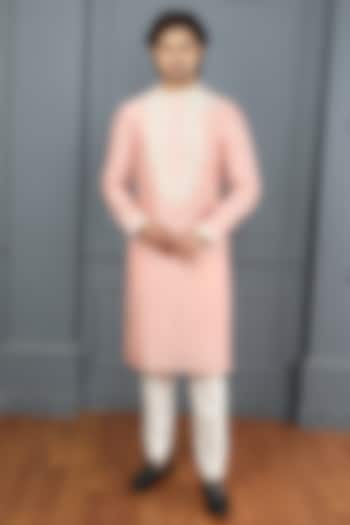 Peach Chanderi Dori Work Kurta Set by PARA at Pernia's Pop Up Shop