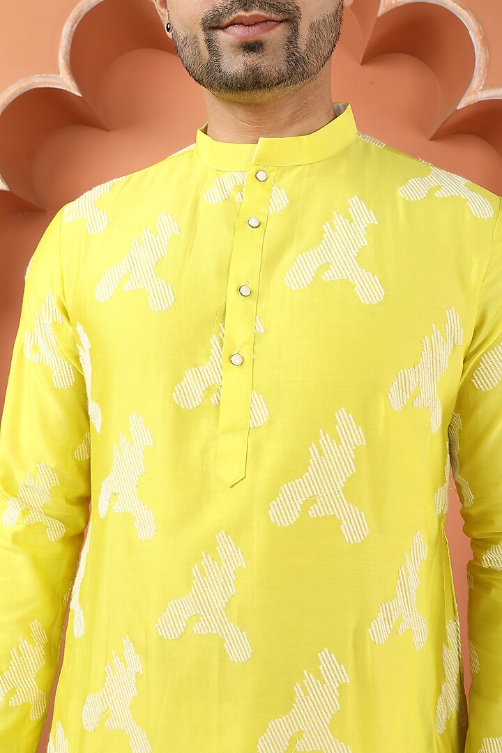 Lemon Yellow Chanderi Machine Embroidered Kurta Set by PARA at Pernia's Pop Up Shop