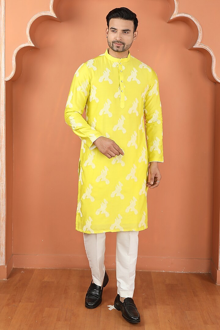 Lemon Yellow Chanderi Machine Embroidered Kurta Set by PARA at Pernia's Pop Up Shop