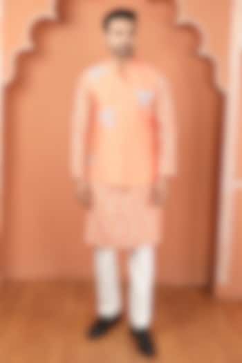 Peach Silk Resham Embroidered Bundi Jacket Set by PARA at Pernia's Pop Up Shop