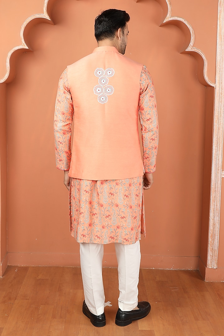 Peach Silk Resham Embroidered Bundi Jacket Set by PARA at Pernia's Pop Up Shop
