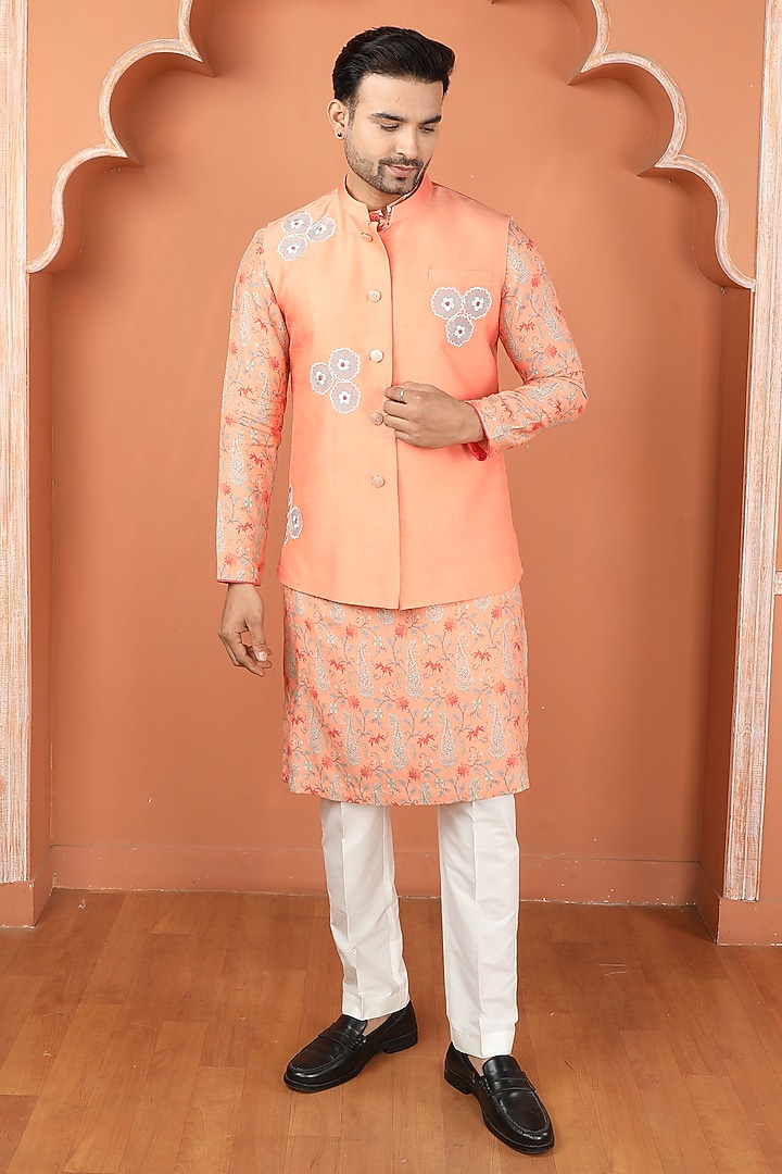 Peach Silk Resham Embroidered Bundi Jacket Set by PARA at Pernia's Pop Up Shop