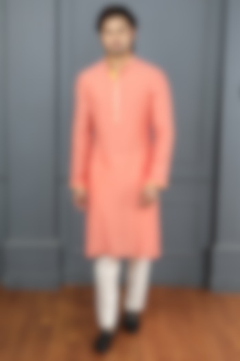 Peach Chanderi Resham Work Kurta Set by PARA at Pernia's Pop Up Shop