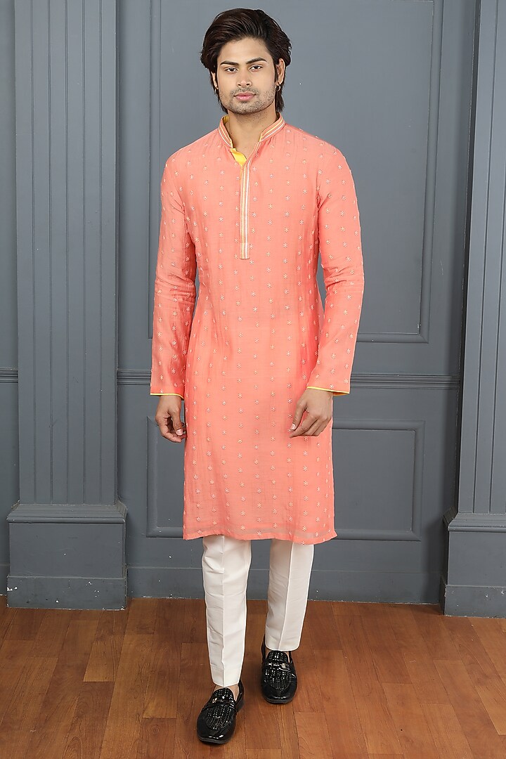 Peach Chanderi Resham Work Kurta Set by PARA at Pernia's Pop Up Shop