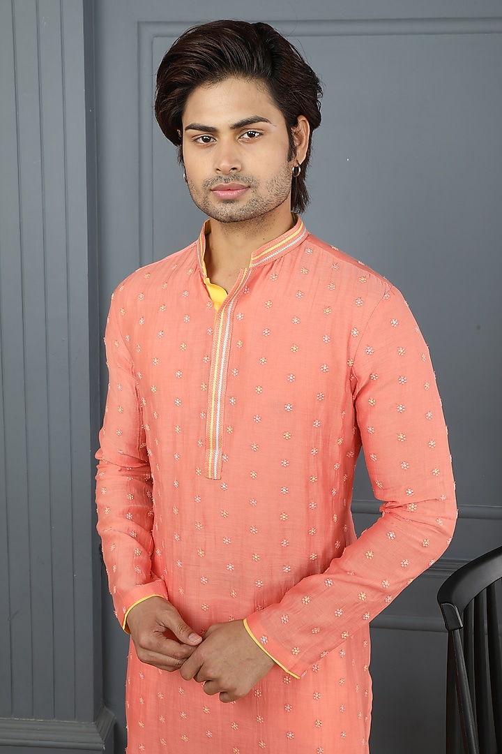 Peach Chanderi Resham Work Kurta Set by PARA at Pernia's Pop Up Shop