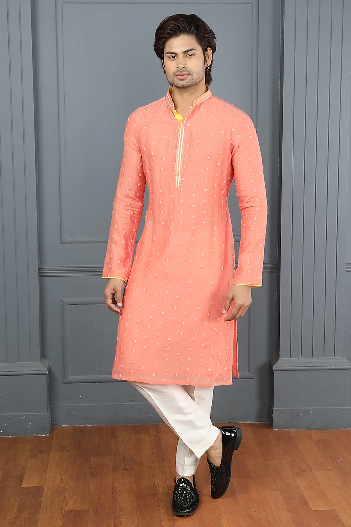 Peach Chanderi Resham Work Kurta Set by PARA at Pernia's Pop Up Shop