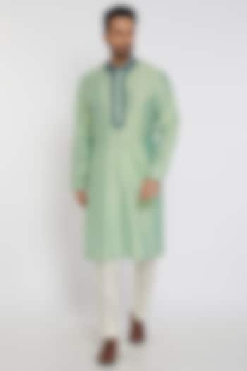 Green Spun Silk Dori Work Kurta Set by PARA at Pernia's Pop Up Shop