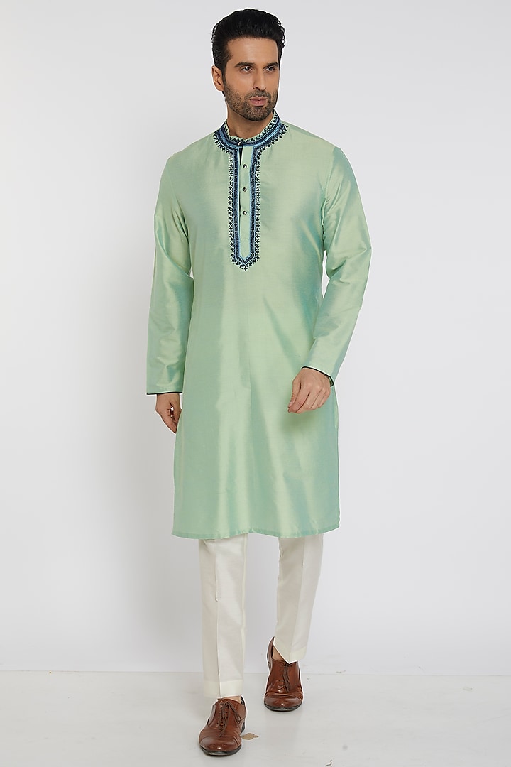 Green Spun Silk Dori Work Kurta Set by PARA at Pernia's Pop Up Shop
