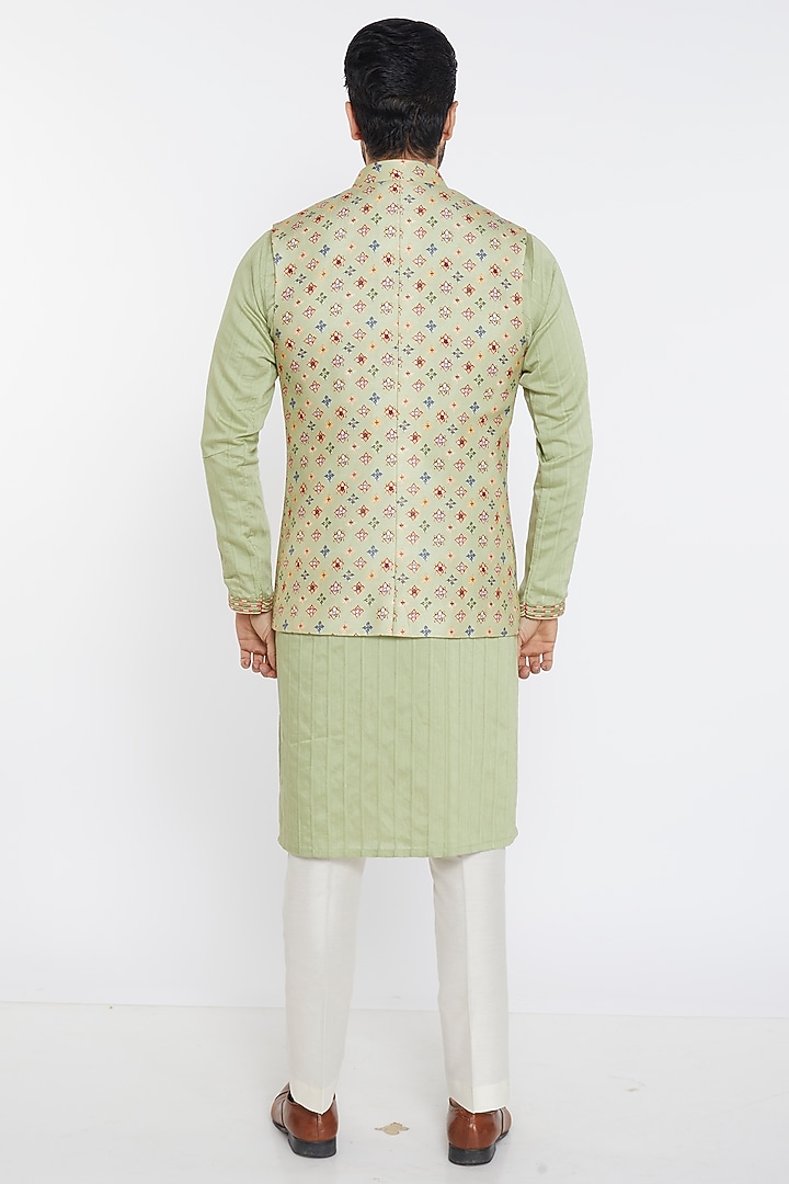 Green Slub Silk Printed Bundi Jacket Set by PARA at Pernia's Pop Up Shop