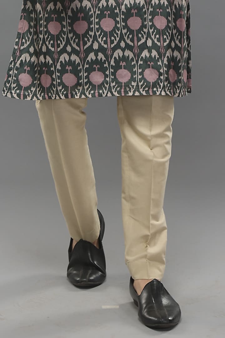 Greyish-Green Muslin Ikat Kurta Set by PARA at Pernia's Pop Up Shop