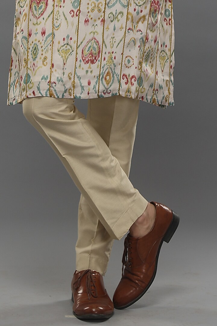 Cream Muslin & Spun Silk Ikat Kurta Set by PARA at Pernia's Pop Up Shop