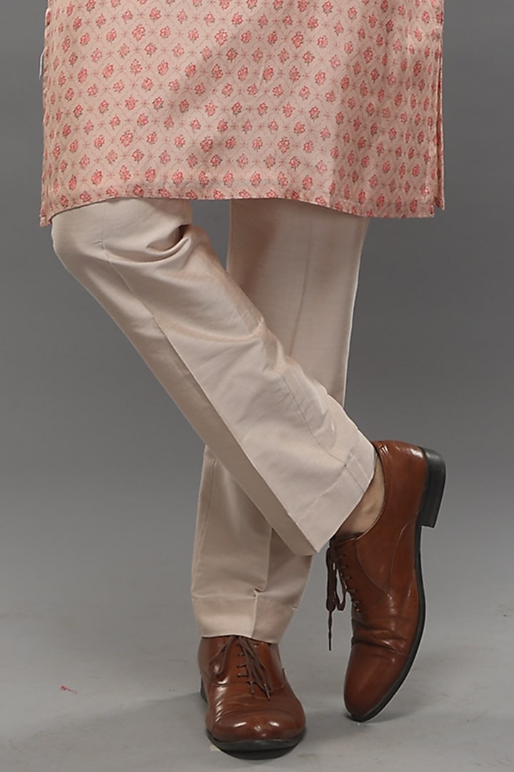 Peach Muslin Kurta Set by PARA at Pernia's Pop Up Shop