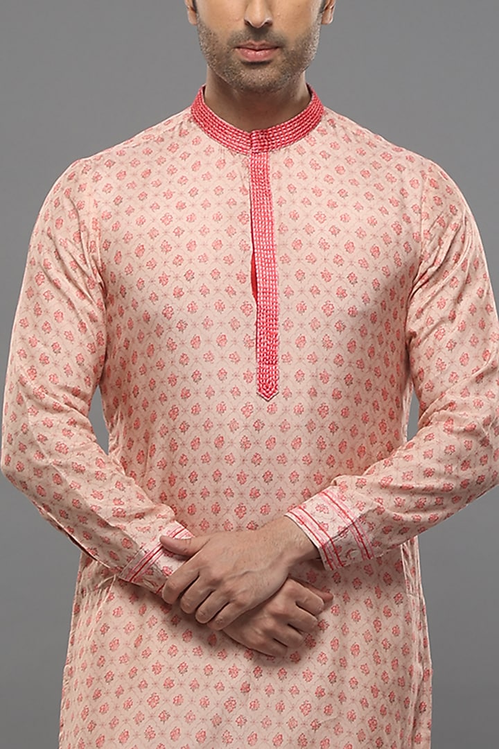 Peach Muslin Kurta Set by PARA at Pernia's Pop Up Shop