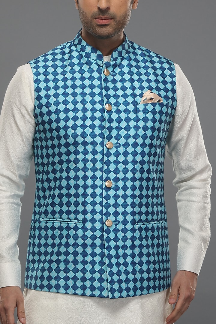 Blue Silk Geometric Printed Bundi Jacket Set by PARA at Pernia's Pop Up Shop