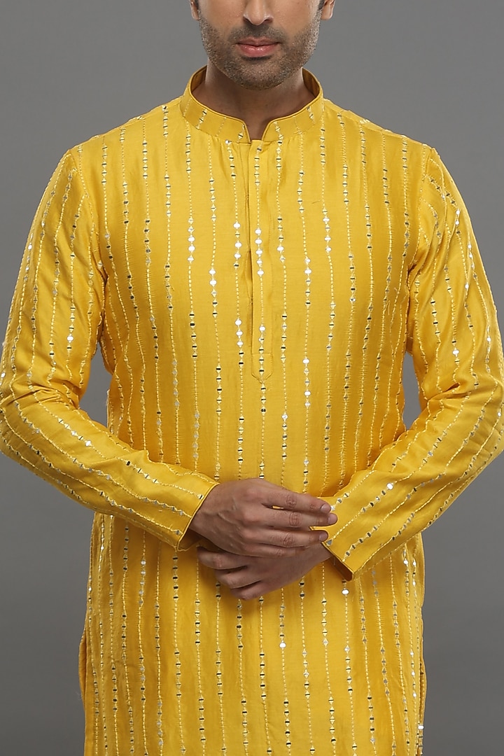 Yellow Chanderi Silk Abla Embroidered Kurta Set by PARA at Pernia's Pop Up Shop