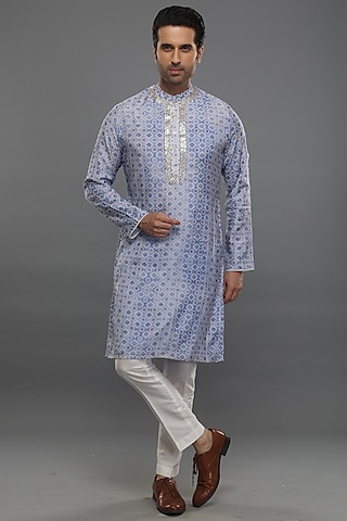 Lilac Muslin Hand Embroidered & Geometric Printed Kurta Set by PARA
