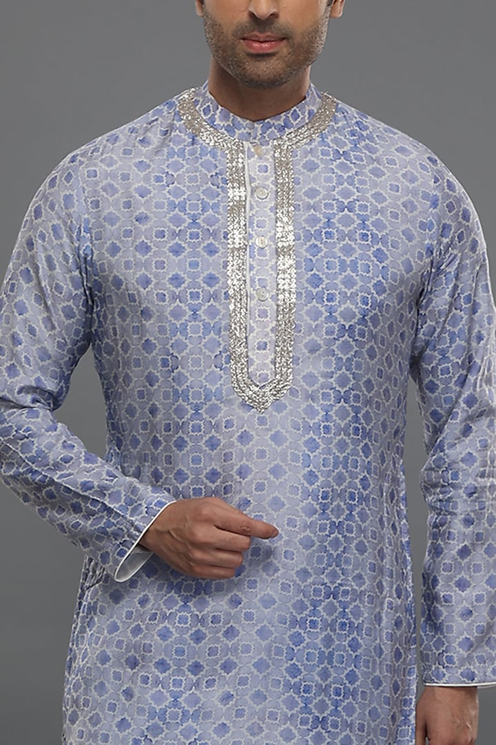 Lilac Muslin Hand Embroidered & Geometric Printed Kurta Set by PARA at Pernia's Pop Up Shop