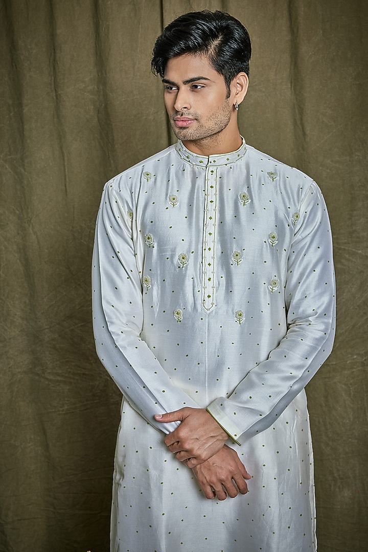 Off-White Chanderi Silk Polka Dot Printed & Floral Embroidered Kurta Set by PARA at Pernia's Pop Up Shop