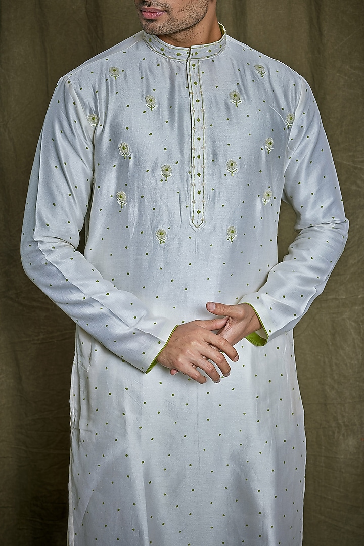 Off-White Chanderi Silk Polka Dot Printed & Floral Embroidered Kurta Set by PARA at Pernia's Pop Up Shop