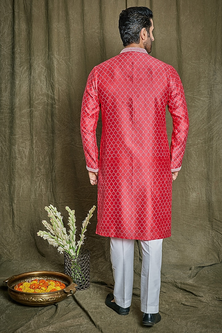 Red Chanderi Silk Embroidered Kurta Set by PARA at Pernia's Pop Up Shop