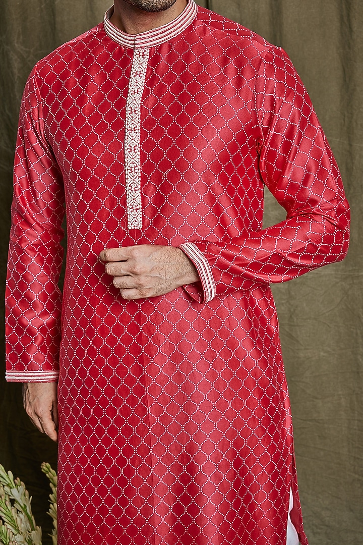 Red Chanderi Silk Embroidered Kurta Set by PARA at Pernia's Pop Up Shop